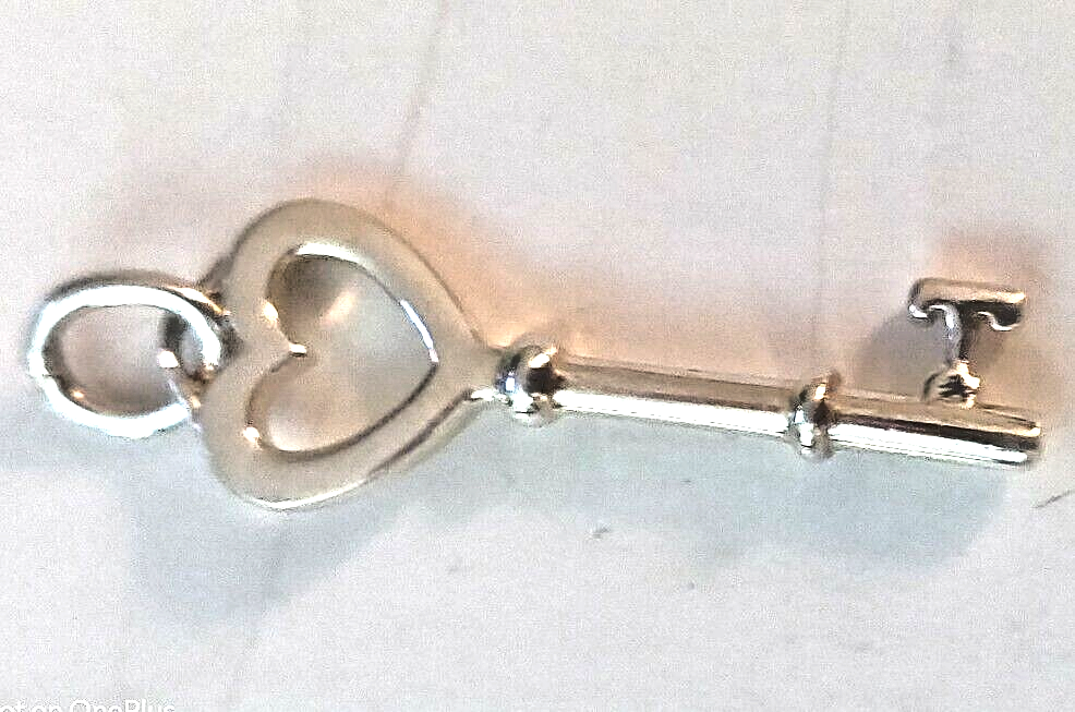 TIFFANY & Co Open Heart Necklace Sterling Silver 1.25"