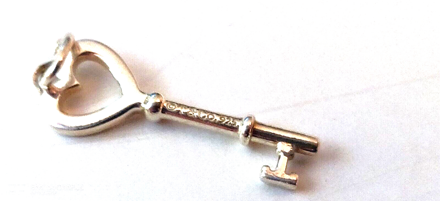 TIFFANY & Co Open Heart Necklace Sterling Silver 1.25"