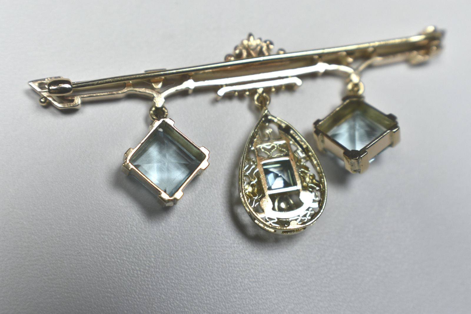 Art Deco Aquamarine Princess Cut Filigree Brooch Pin 14K Gold 2 Tone