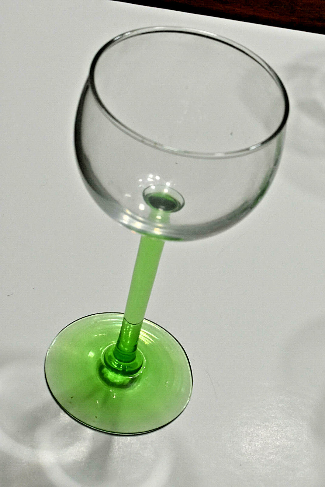 Queen Elizabeth 2 Cruise Ship Wine Glasses 8 Green Twisted Stems 1967